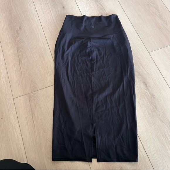 Lululemon Women's Nulu Slim Fit High Rise Black Skirt Size 6 Excellent Condition - Picture 7 of 9